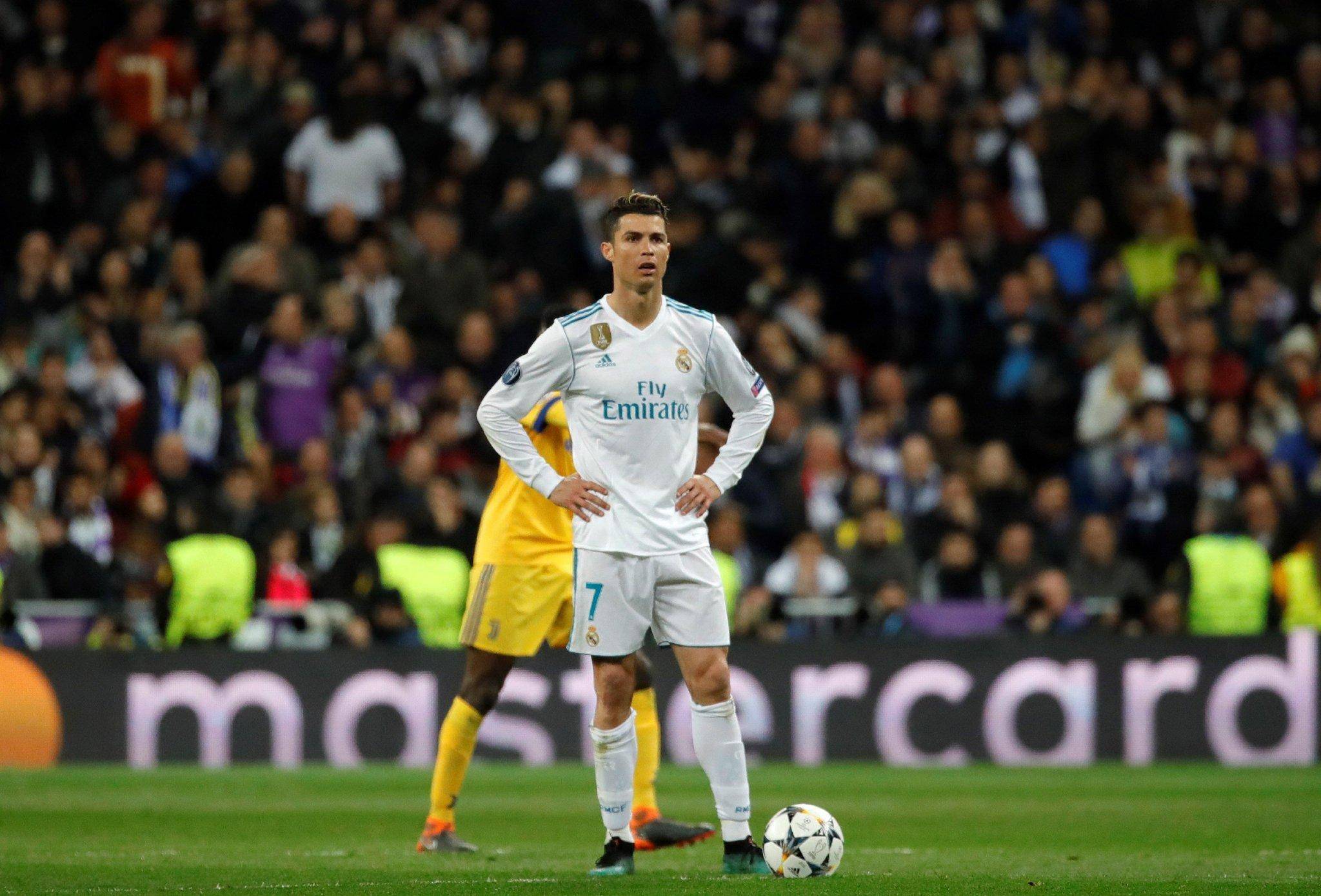 示出他的坚 示出他的坚